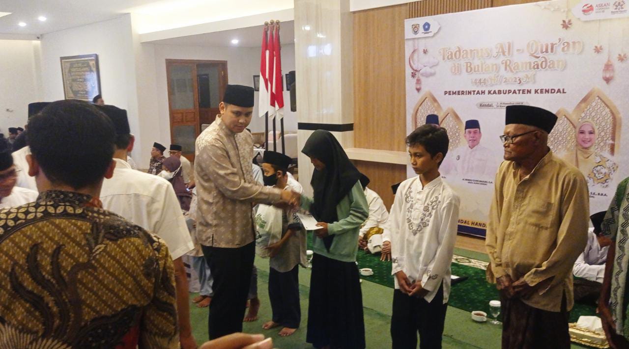 Bupati Dico Ganinduto Santuni Ratusan Anak Yatim Kendal dan Gelar Khataman Al-Quran