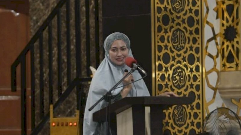 Shalat Tarawih Pertama, Indah Putri Indriani Apresiasi Para Tokoh Agama di Lutra