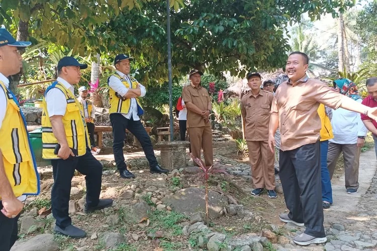 Ali Mufthi Tinjau Langsung Pembangunan Embung di Kabupaten Trenggalek Saat Reses