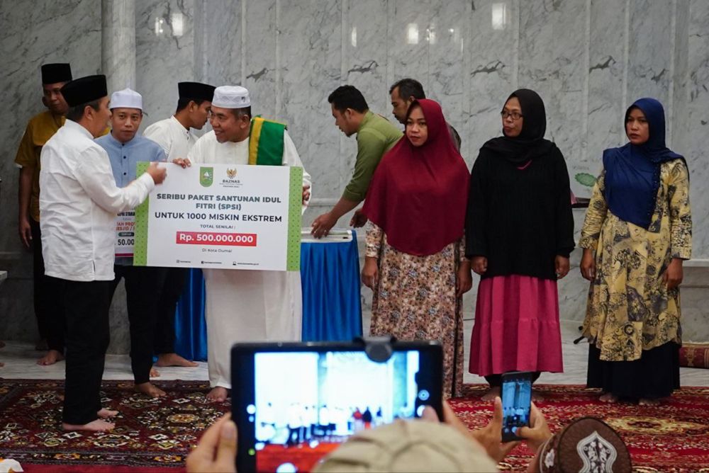 Gubri Syamsuar Berikan Bantuan 1000 Paket Bantuan Ramadhan Senilai Rp.500 Juta di Dumai