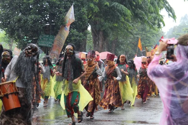 Hadiri Festival Krakatau 2023, Arinal Djunaidi Ajak Masyarakat Lestarikan Budaya Tuping