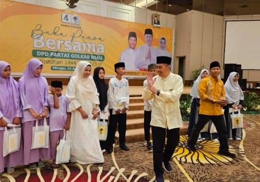 Buka Bersama Golkar Riau, Syamsuar Minta Kader Tak Lelah Turun Ke Masyarakat