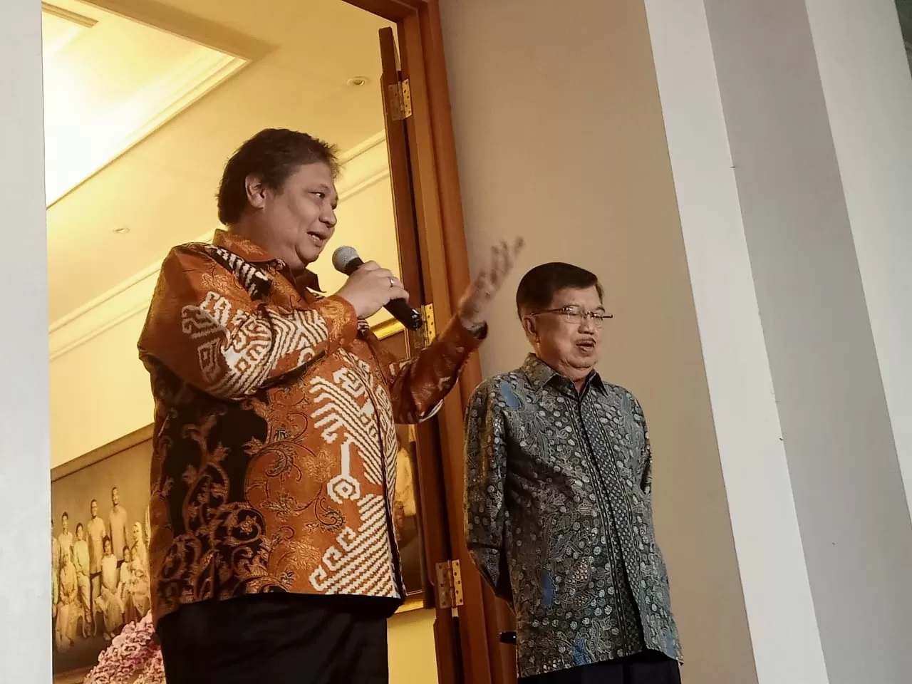 Airlangga Hartarto Sambangi Jusuf Kalla, Laporkan Perkembangan Koalisi Besar