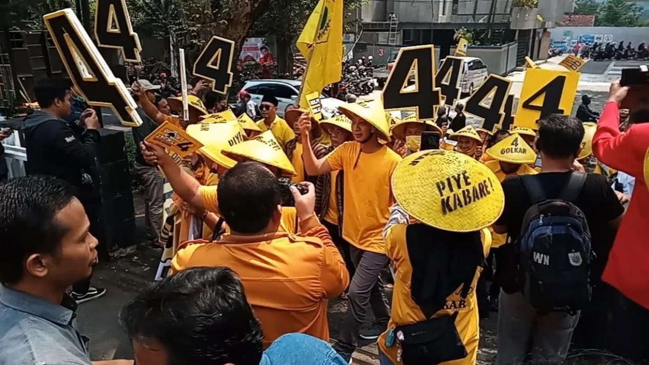 Meriah! Golkar Jateng Daftar Bacaleg Ke KPUD Diiringi Reog dan Usung Tagline ‘Piye Kabare’