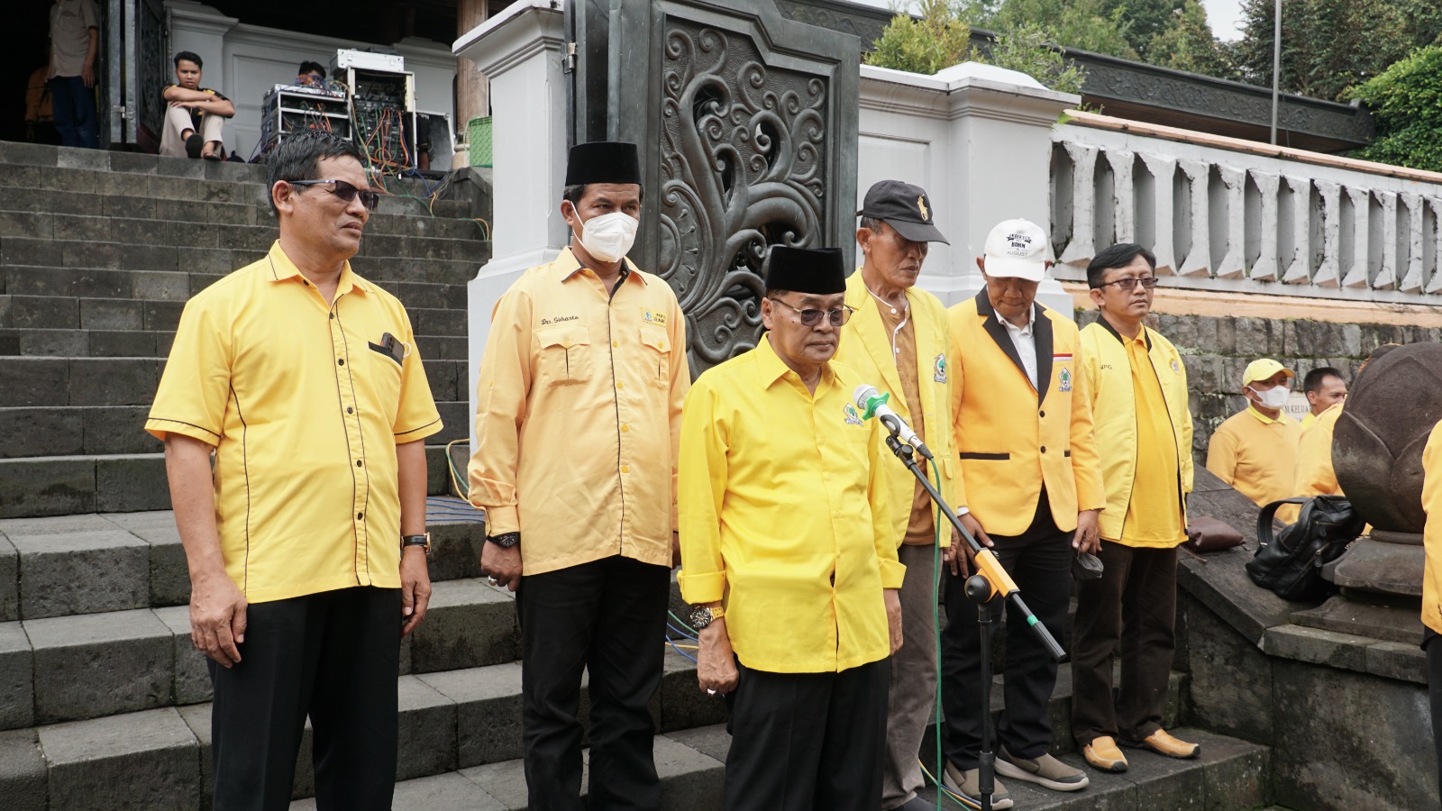 Dipimpin Gandung Pardiman, Golkar DIY Ziarah Makam Soeharto di Karanganyar