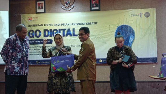 Hetifah Ajak UMKM Kutim Optimalkan Pemasaran Produk Melalui Aplikasi Go Digital