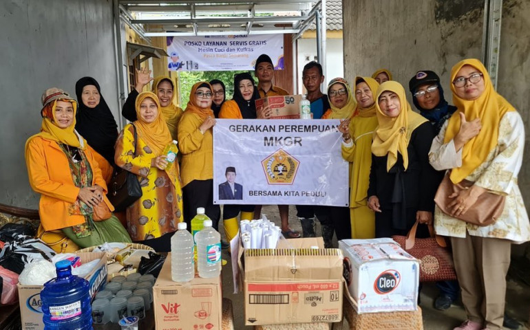 Gerakan Perempuan Ormas MKGR Jateng Gelar Baksos Bantu Korban Banjir Semarang