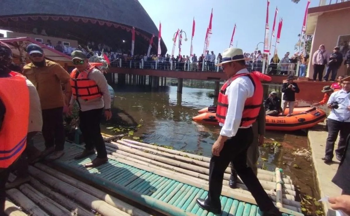 Ridwan Kamil Resmikan Wisata Kelas Dunia Situ Bagendit di Garut