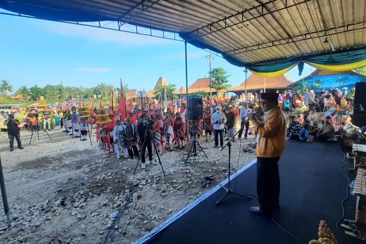 Gandung Pardiman Sapa Ribuan Warga Jetis Saptosari Gunungkidul di Acara Kirab Budaya