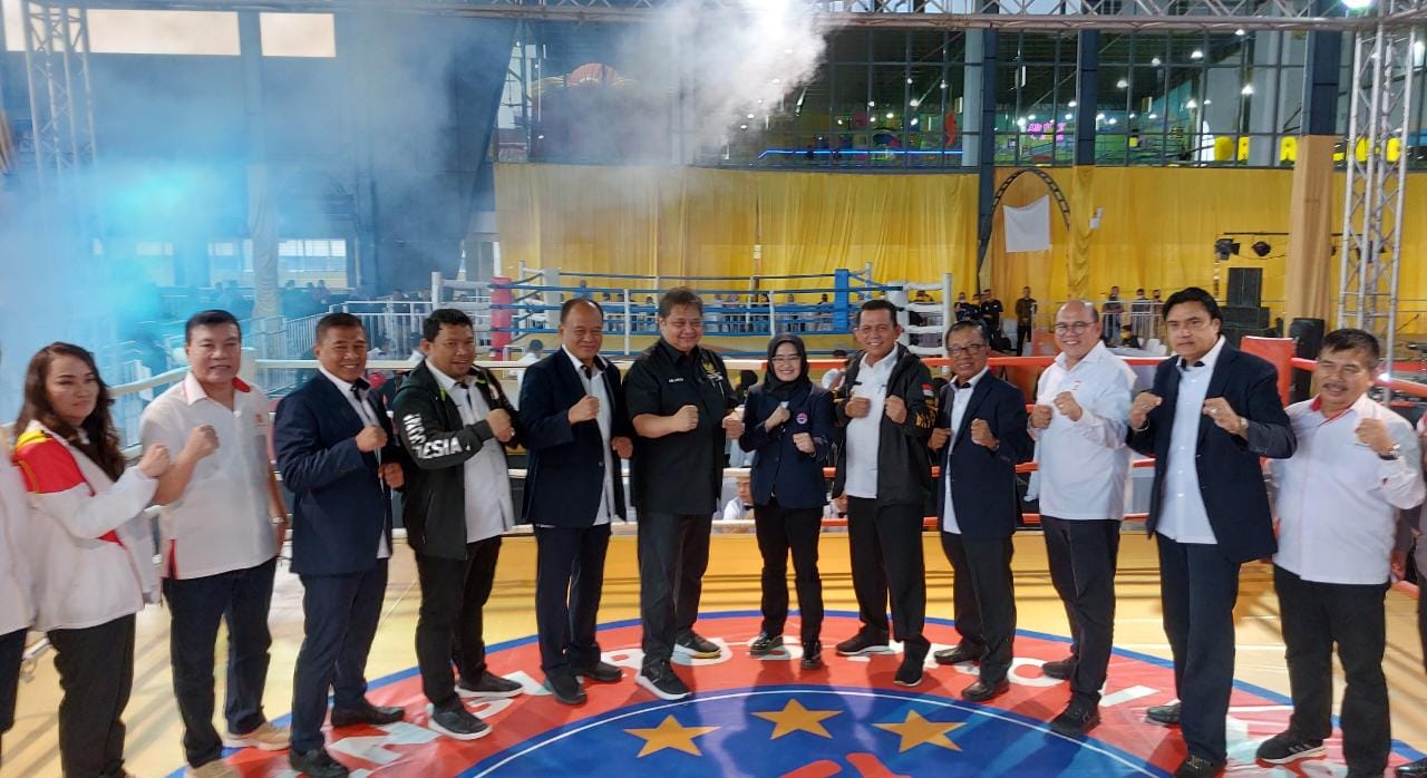 Bersama Airlangga Hartarto, Ansar Ahmad Buka Kejurnas IV Kickboxing Indonesia di Batam