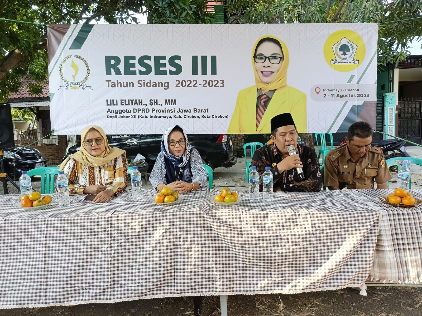 Reses di Kabupaten Cirebon, Lili Eliyah Diamanahi Aspirasi Perbaikan Jalan Rusak Kecamatan Talun