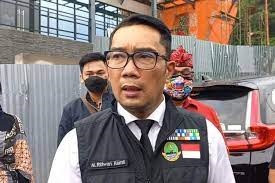 Ridwan Kamil Lelang Kaos Hasil Karyanya Bantu Santri Korban Kecelakaan Moge di Ciamis