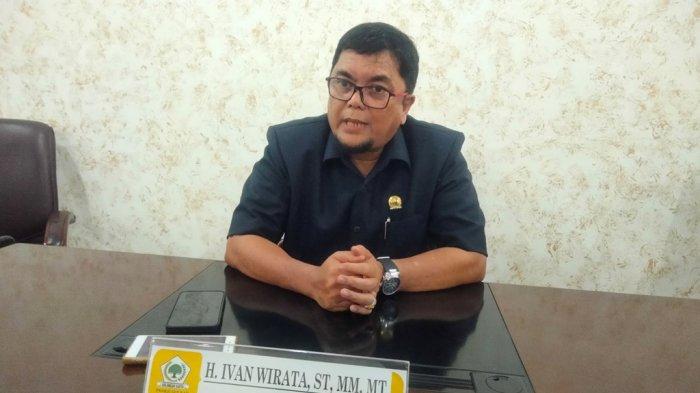 Anggota DPRD Provinsi Jambi, Ivan Wirata Turun Langsung Tangani Jalan Rusak di Kumpeh Ulu Muarojambi