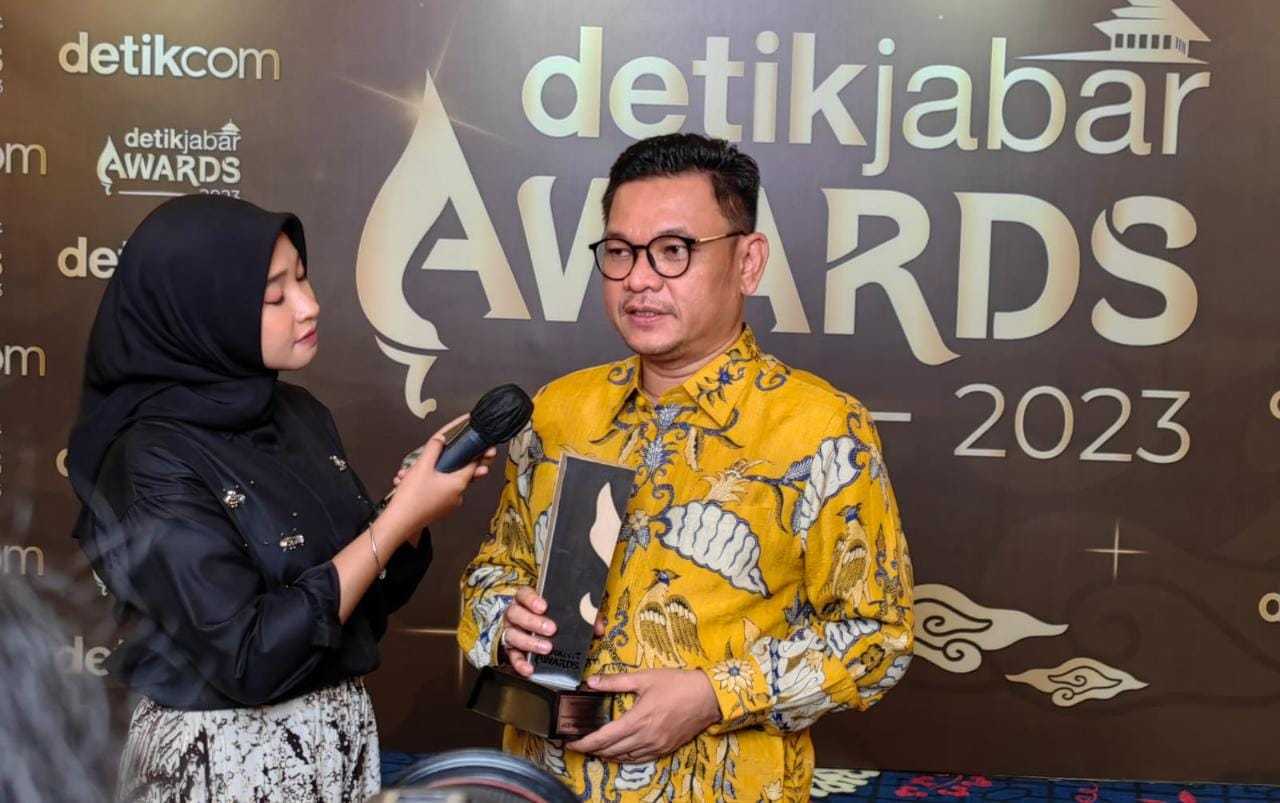 Ace Hasan Terima Anugerah Figur Teladan detikJabar Awards 2023 Kategori Sosial dan Agama