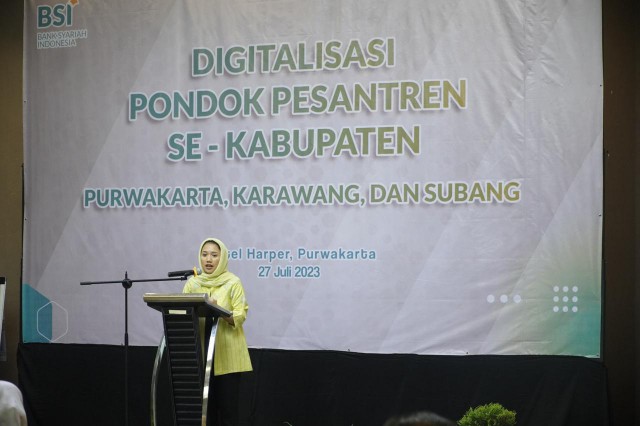 Puteri Komarudin Dukung BSI Gencarkan Transaksi Syariah Digital di Pondok Pesantren