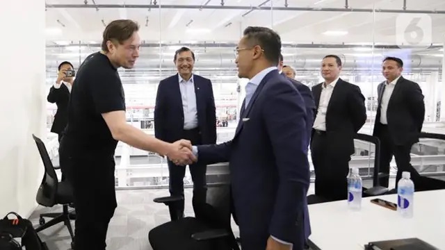 Menko Luhut: Tesla Tunda Investasi ke Indonesia