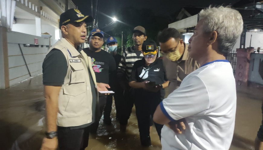 Tangerang Dikepung Banjir, Bupati Ahmed Zaki Iskandar Blusukan ke Wilayah Terdampak Hingga Tengah Malam