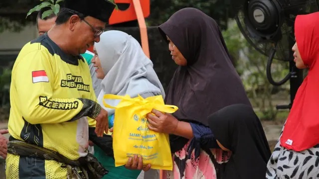 Hari Kedua Turdes, Sahbirin Noor Bagikan Bantuan Untuk Masyarakat Kuala Lupak