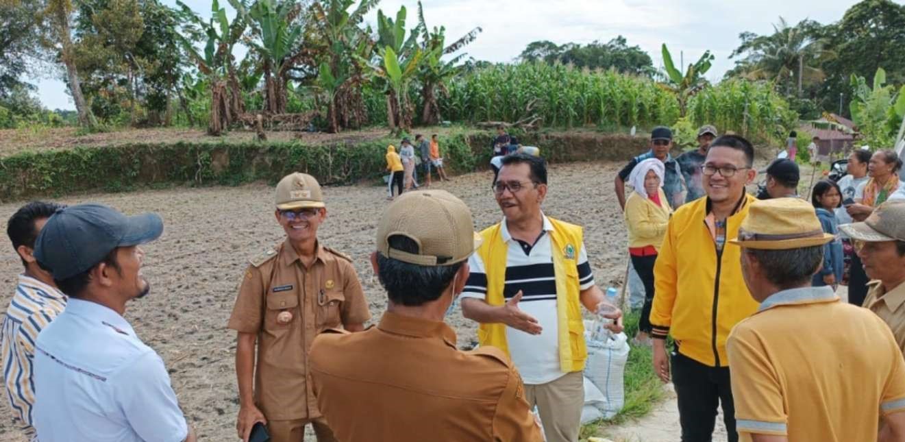 Timbul Jaya Sibarani Turun Langsung Bina Petani Organik di Kecamatan Sidamanik