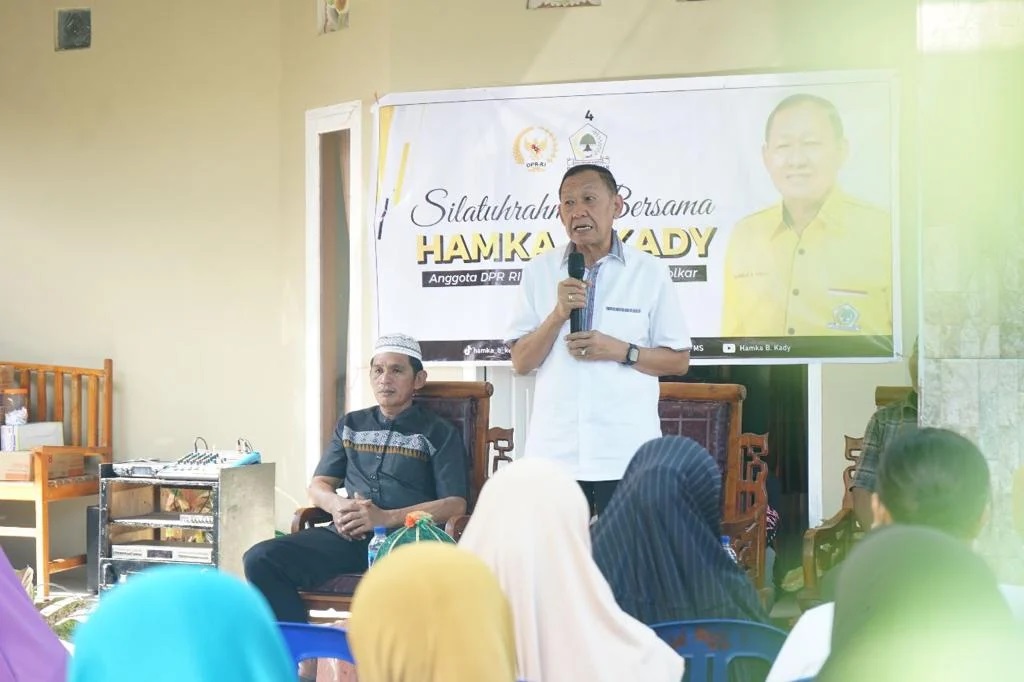 Hamka B Kady Bantu Bedah Rumah dan Pembangunan Masjid di Desa Lumpangan