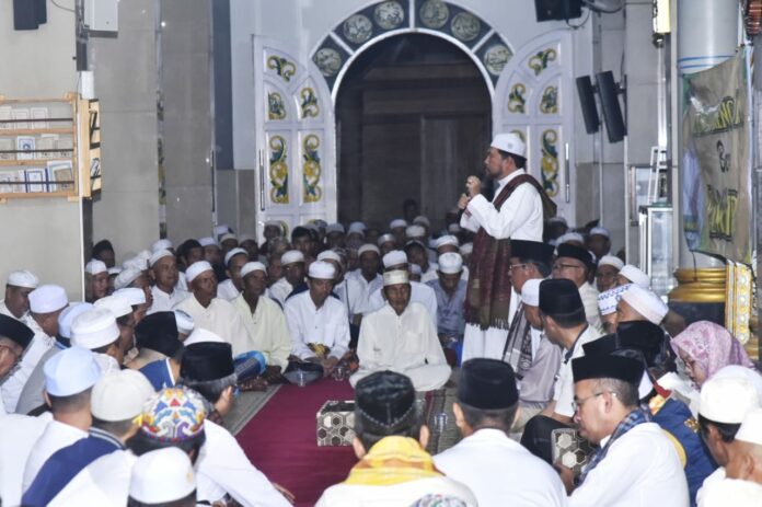 Sahbirin Noor Sahur Bersama Ratusan Warga di Masjid Jami Cempaka