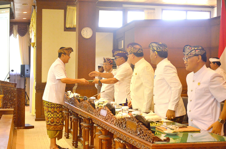 Bacakan Pandangan Umum, Fraksi Partai Golkar DPRD Bali Soroti Potensi Defisit APBD Tahun 2023