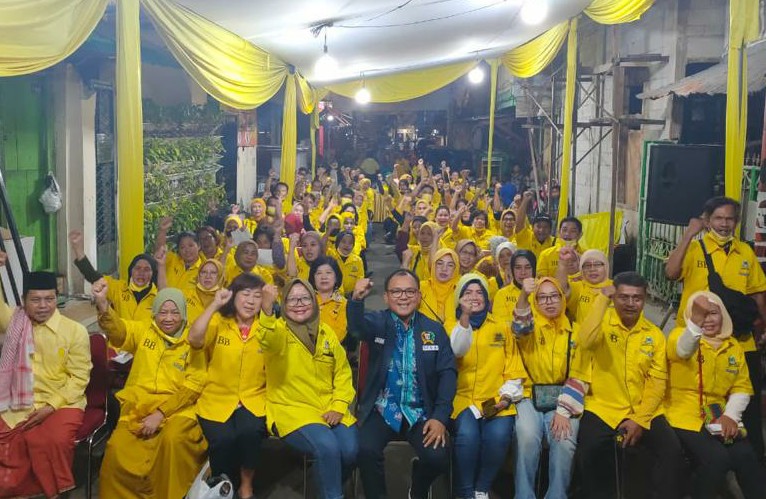 Sambangi Pemukiman Padat Kampung Rawa, Basri Baco Disambut Meriah Ratusan Emak-Emak