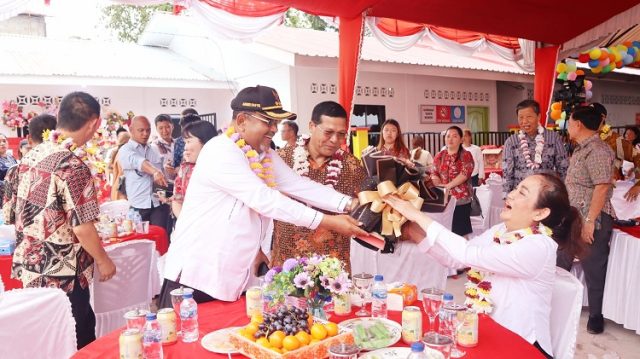 Cen Sui Lan Bantu Rp.200 Juta Untuk Bangun Sarpras Sekolah Bina Bangsa Dewi Sakti Semesta