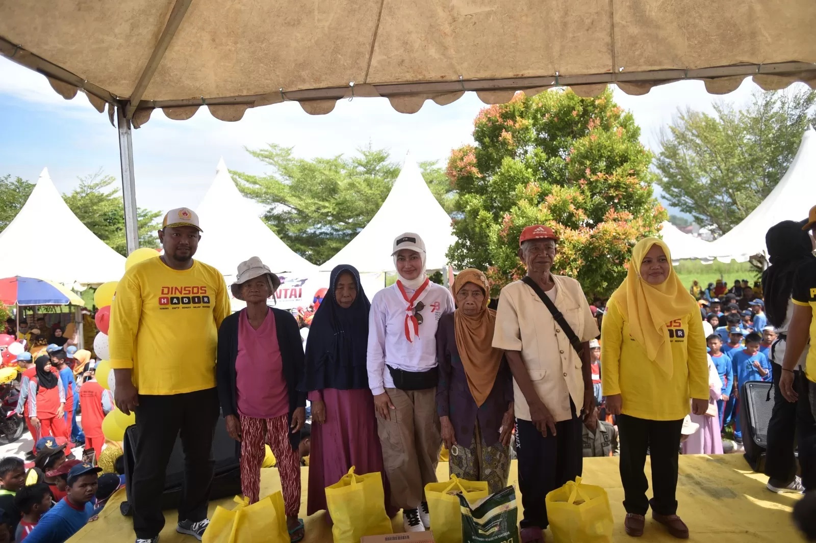 Bupati Indah Putri Indriani Berbagi Kebaikan Untuk 117 Lansia di Luwu Utara