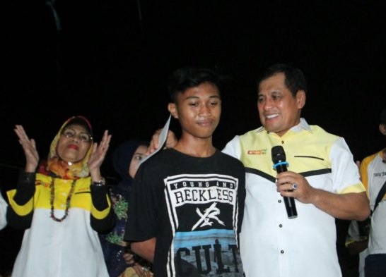 Curhat Putus Sekolah Karena Biaya, Aswin Langsung Dapat Beasiswa Nurdin Halid Curhat Putus Sekolah Karena Biaya, Aswin Langsung Dapat Beasiswa Nurdin Halid