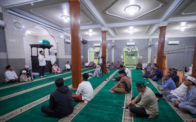 Subuh Berjamaah di Masjid Al-Hidayah Duri, Syamsuar Ingatkan Bahaya LGBT dan Narkoba