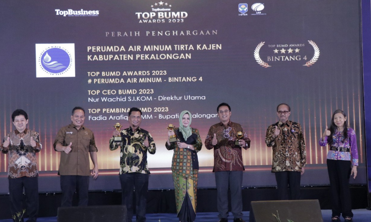 Keren! Bupati Pekalongan Fadia Arafiq Raih Penghargaan Top Pembina BUMD 2023