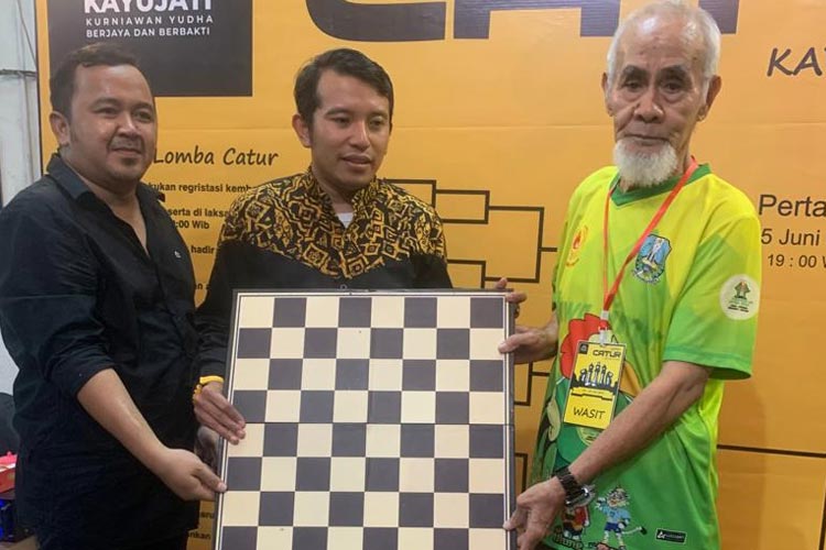 Gandeng Percasi, Adam Rusydi Gelar Turnamen Catur Kayu Jati Cup 2023