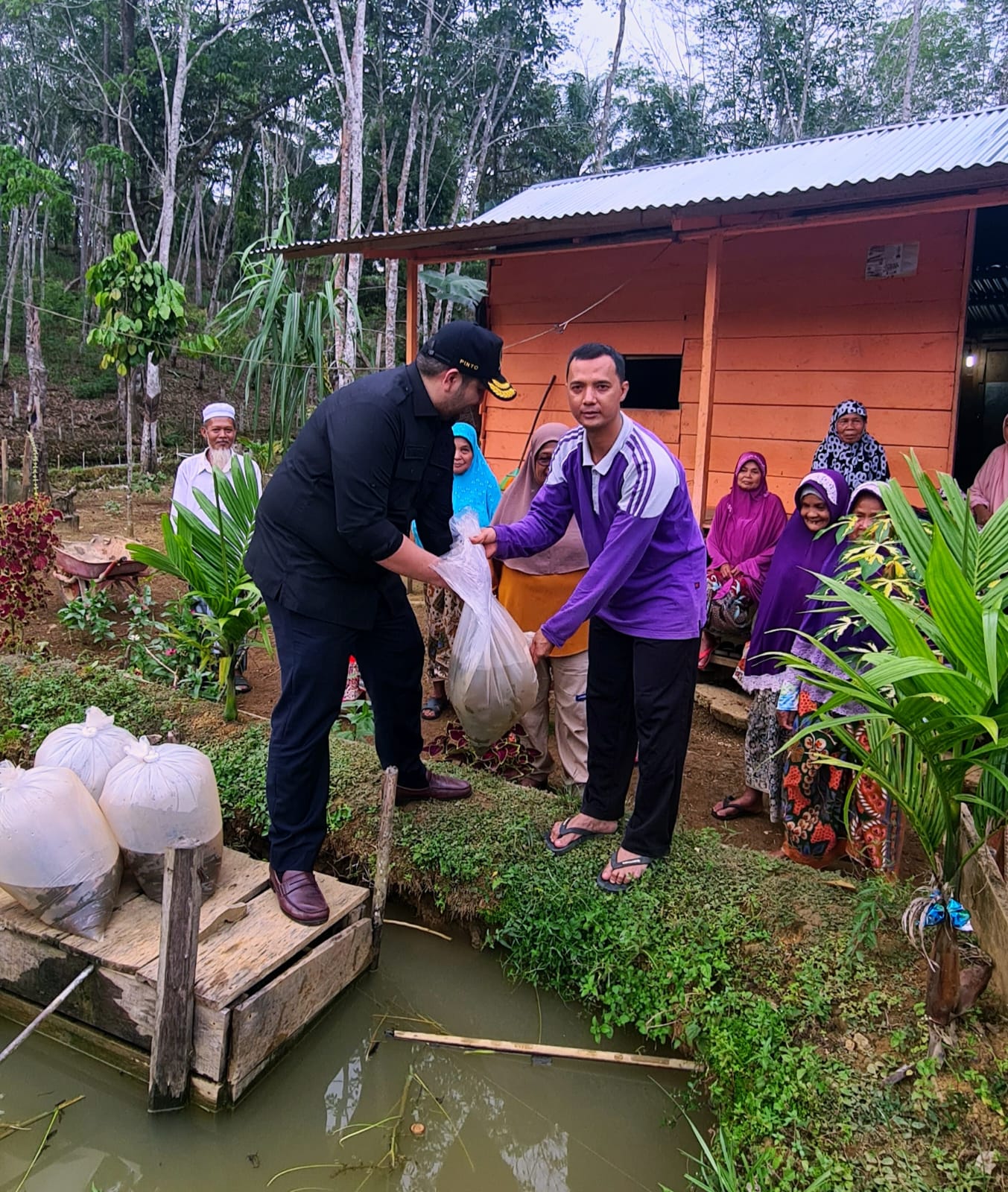 Peduli Lansia Merangin, Pinto Jayanegara Beri Bantuan Penghuni Panti Jompo Riyadhul Hilim