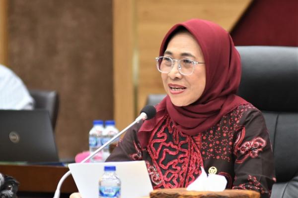 Hetifah Minta Pemerintah Tuntaskan Persoalan Status Kepegawaian PTNB