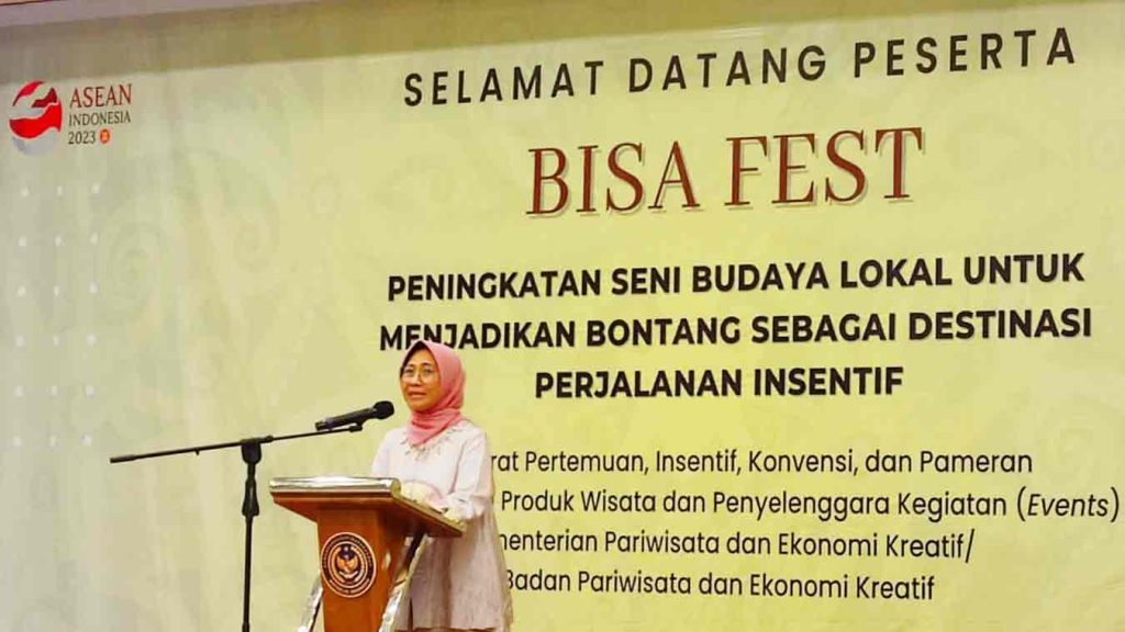 Hetifah Sukses Gelar Event Helo Guru Education Festival di Bontang