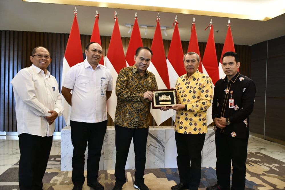 Genjot Digitalisasi di Riau, Gubri Syamsuar Sambangi Menkominfo Budi Arie Setiadi