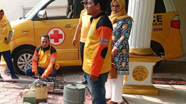 Prihatin DBD Merebak, Nurul Milla Rachmawati Gelar Fogging di Kecamatan Wonoayu, Sidoarjo