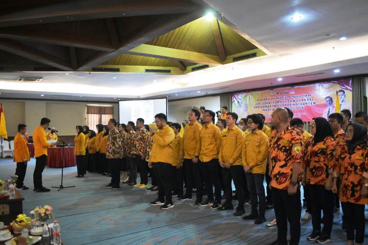 Andika Hazrumy Lantik Jajaran Pengurus Ormas MKGR Banten