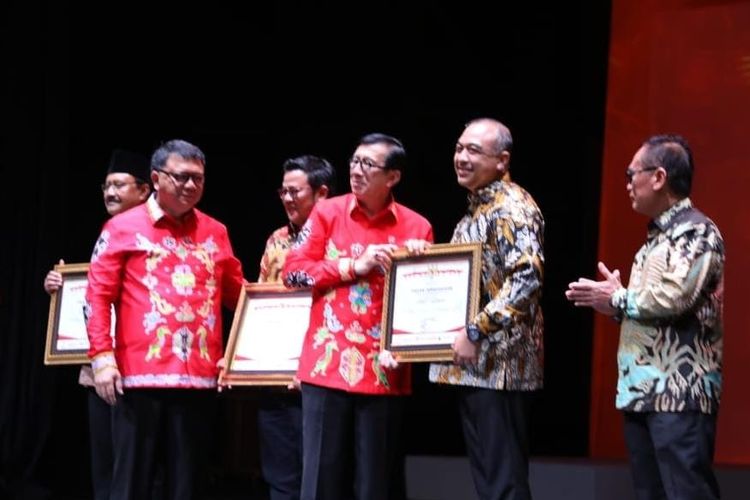 Sediakan Hibah Lahan Untuk Lapas, Ahmed Zaki Iskandar Dapat Penghargaan Dari Yasonna Laoly