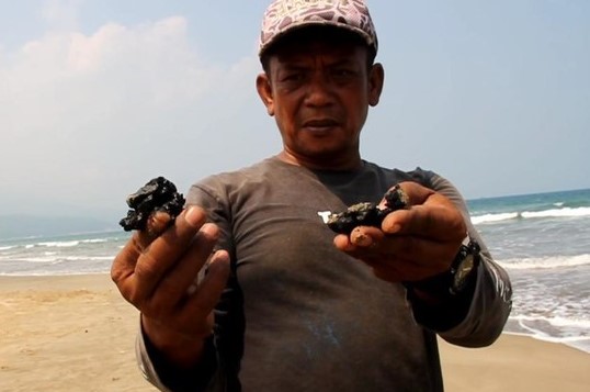 Kesal Limbah Minyak Cemari Pantai Wisata, Gubernur Arinal Djunaidi Bakal Lapor Jokowi