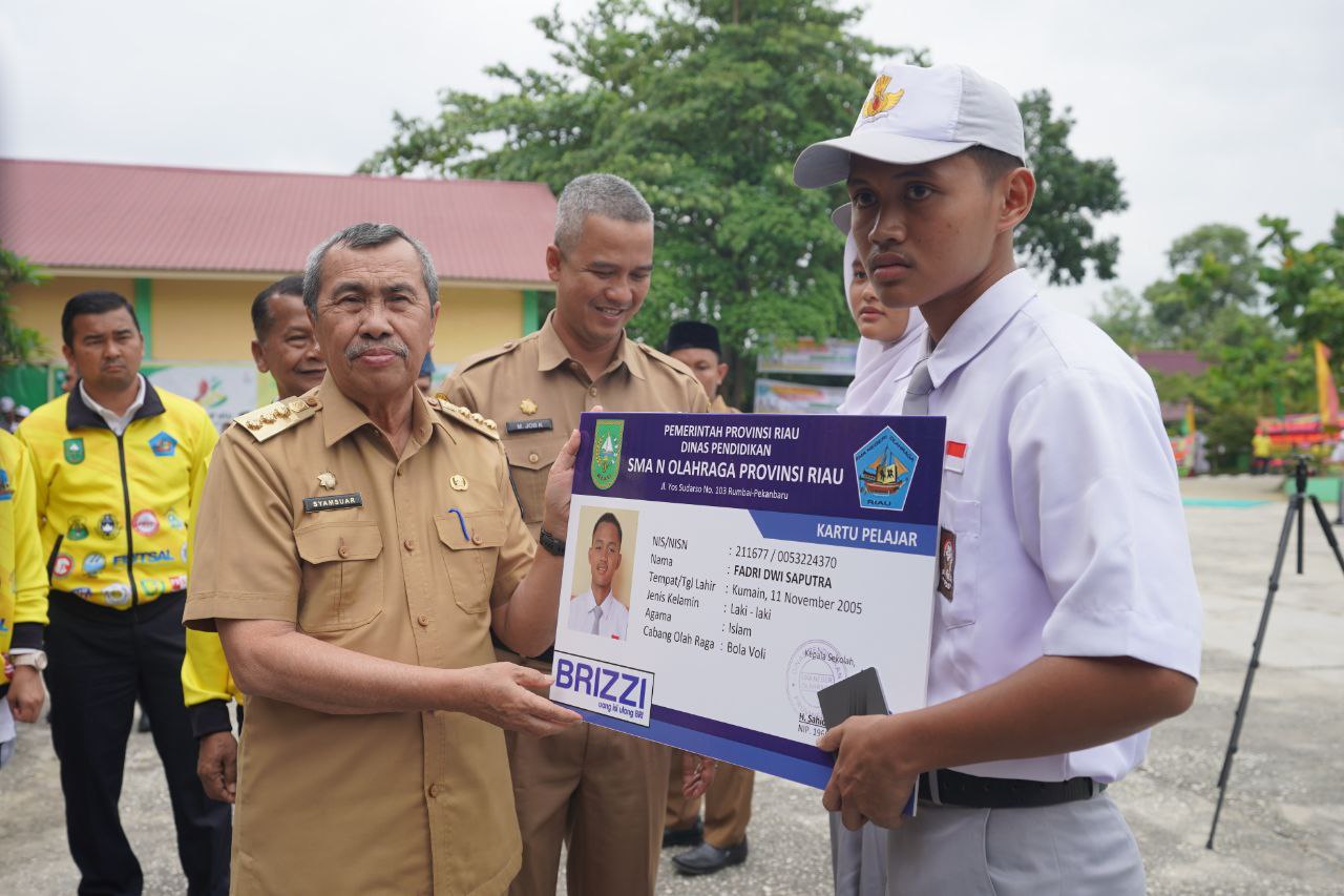 Go Digital! Gubri Syamsuar Luncurkan Kartu Pelajar dan Pegawai Berbasis Uang Elektronik