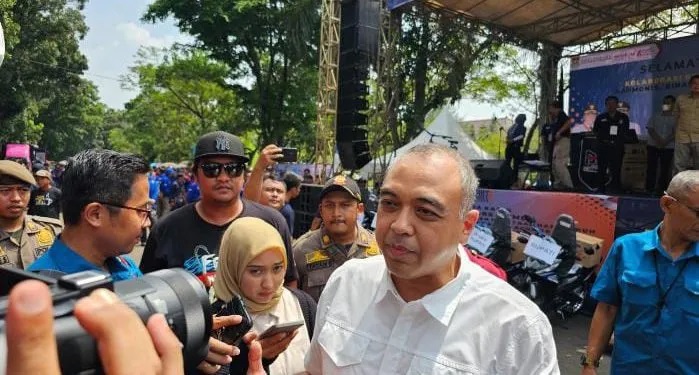 Mancing Bersama Buruh di Tangerang, Ahmed Zaki Iskandar Bagikan Door Prize Sepeda Motor