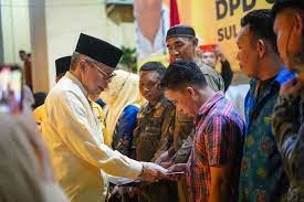 Taufan Pawe Pimpin Golkar Sulsel Berbagi Ribuan Takjil Kepada Masyarakat dan Buka Puasa Bersama Anak Panti