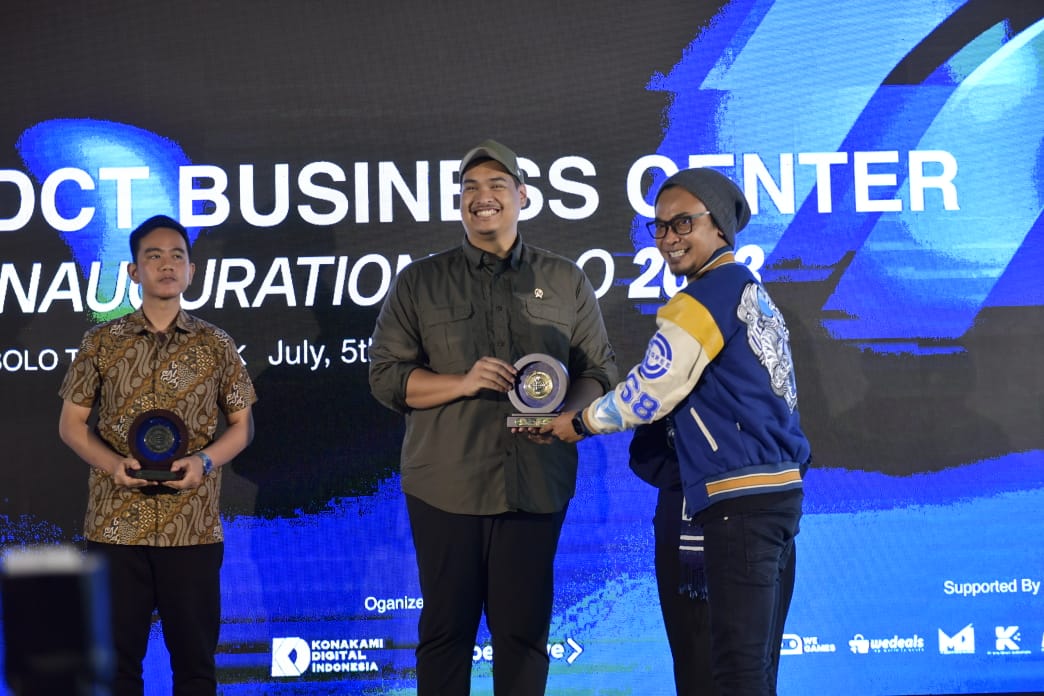 Bersama Gibran, Menpora Dito Ariotedjo Hadiri Peluncuran Business Center Degree Crypto Token (DCT) Solo