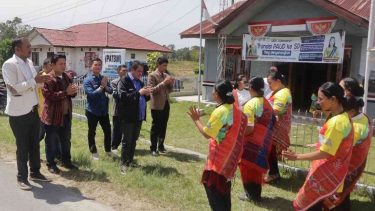 Disambut Tari Tortor, Lamhot Sinaga Gelar Reses di Desa Parulohan Lintong Nihuta, Humbahas