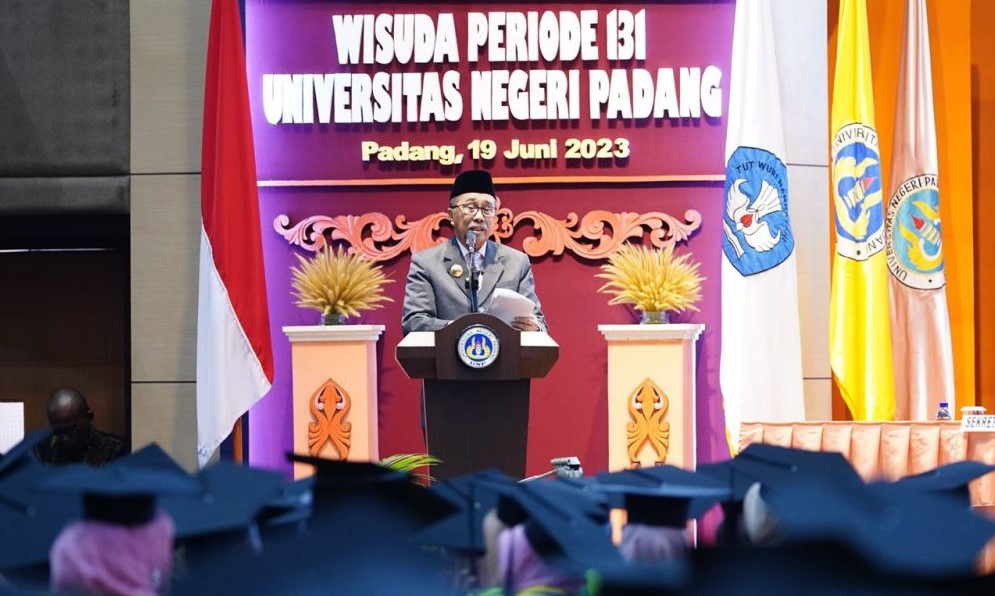 Gubri Syamsuar Berbagi Hikmah Kehidupan di Hadapan Ribuan Mahasiswa UNP