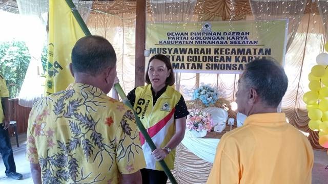 Eks Kadis Perdagangan Minahasa Selatan, Adrian Sumuweng Gabung Partai Golkar