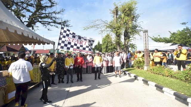 HUT Ke-24 Lutra, Bupati Indah Putri Indriani Lepas Ribuan Peserta Jalan Santai