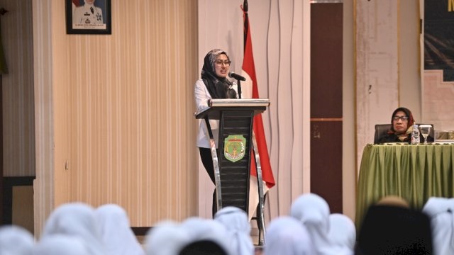 Lepas Calon Haji Lutra, Bupati Indah Putri Indriani Minta Jamaah Jaga Kesehatan